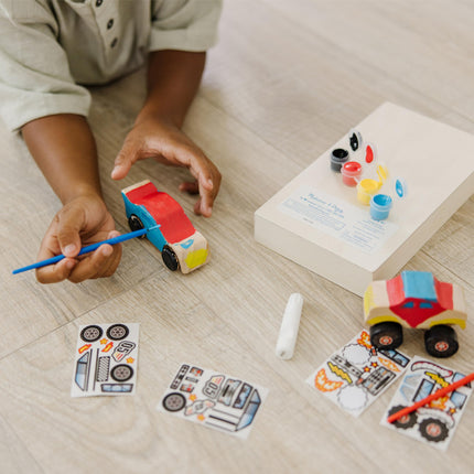 Melissa & Doug Kit de manualidades de madera "Decora tu propio" - Coche de carreras y camión monstruo