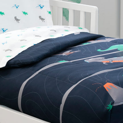 Juego de ropa de cama para cuna de 4 piezas Delta Children para niños - Edredón reversible 2 en 1 - Incluye edredón ajustable para mantener a los pequeños cómodos, sábana bajera, sábana encimera, funda de almohada - Dinosaurio Jurásico
