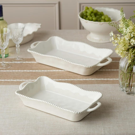 Perlette Cremosa, Fuente Rectangular Mediana de Cerámica – 41.28 x 21.59 cm Elegante Vajilla de Gres con Borde Festoneado y Borde de Cuentas – Fuente de Horno a Mesa para Guisos, Asados y Entretenimiento Diario