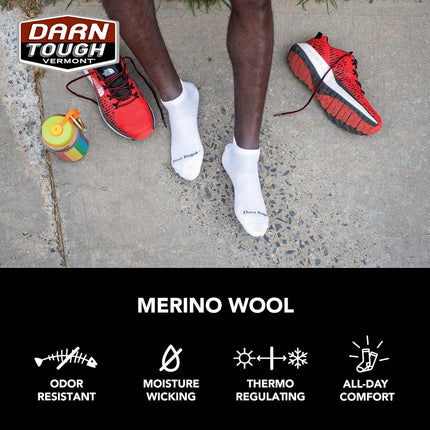 Darn Tough Men's Run No Show Tab Ultra-Lightweight with Cushion - Merino Wool Socks for Running, Black, Medium
