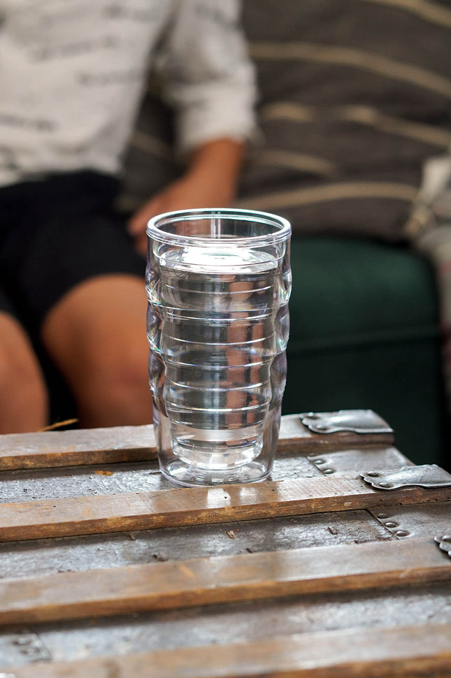 Vaso de viaje Tervis transparente y colorido con tapa, hecho en EE. UU., con doble pared aislante, mantiene las bebidas frías y calientes, de 295 ml, ondulado, tapa amarilla