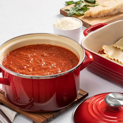 Olla tradicional Le Creuset de esmalte sobre acero, 3.8 qt., blanco con detalles dorados