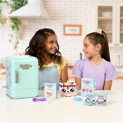 Cookeez Makery Freezy Cakez Mix & Decorate your plush best friend! Place your cake mix in the freeze And Be Amazed When A Scented, Shivering, Interactive Plush Friend comes out!
