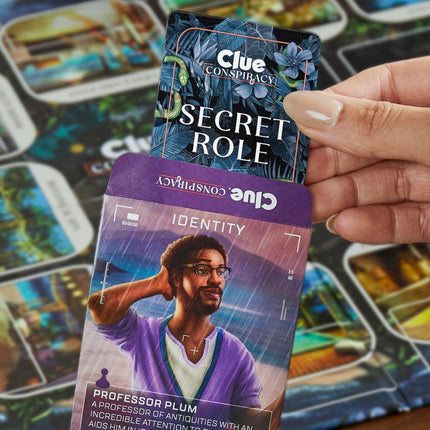 Hasbro Gaming Cluedo Conspiración, Juego de Mesa para Adultos y Adolescentes, Ideal para Fiestas de Halloween, Juegos de Estrategia de Rol Secreto, para Mayores de 14 Años, de 4 a 10 Jugadores, 45 Minutos, Juegos de Misterio y Fiesta