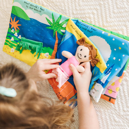 Melissa & Doug Libro de actividades de tela - ¿Qué me pongo? (Juguete de desarrollo, lavable a máquina)