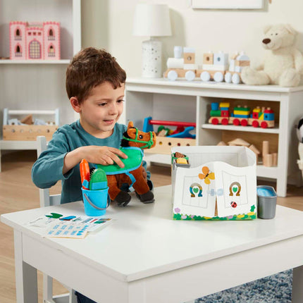 Melissa & Doug Set de Juego de Cuidado de Caballos Feed & Groom con Animal de Peluche
