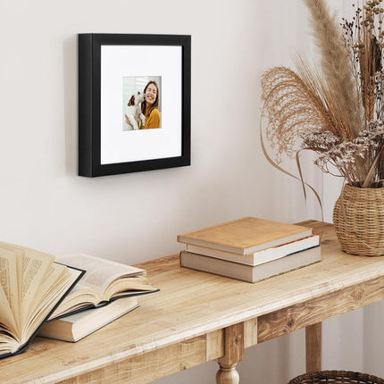 Cadre photo Americanflat 20x20 cm avec verre incassable - Utiliser comme cadre 10x10 cm avec passe-partout ou afficher une photo 20x20 cm sans passe-partout - Collection Soho - Cadres carrés à moulure profonde pour table ou mur - Noir