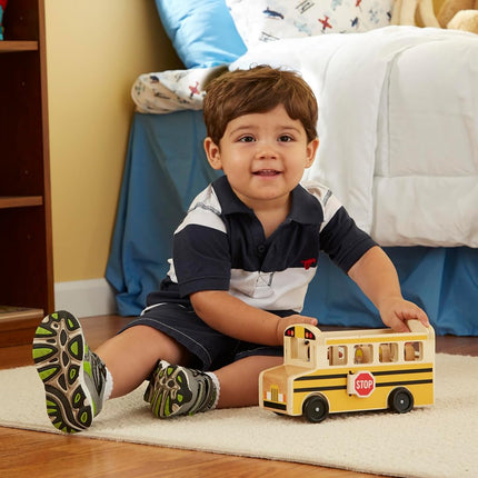 Melissa & Doug Wooden School Bus (Classic Toy Play Set, 7 Play Figures)