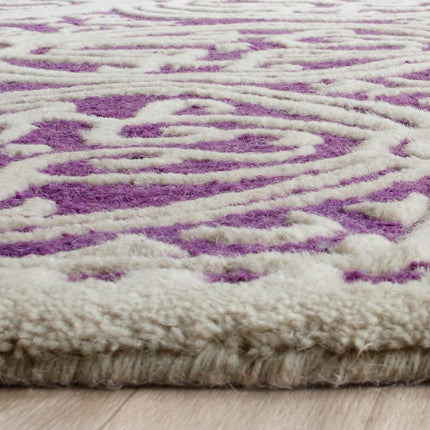 Safavieh Medallion Indoor Hand Tufted Rectangle Area Rug, Cambridge Collection, CAM123, in Purple / Ivory, 91 X 152 cm for Living Room, Bedroom or Any Indoor Space
