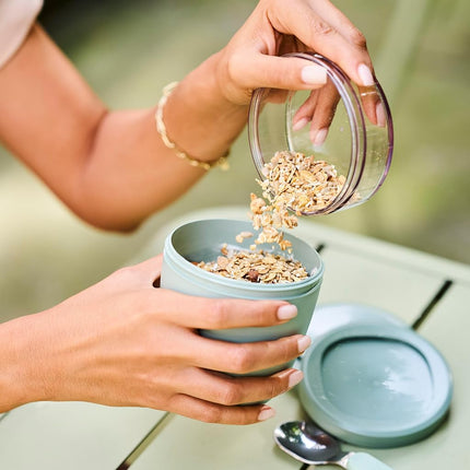 Mepal overnight oats jar - Practical Yoghurt Cup & Muesli Cup - Separate Compartments for Yoghurt & Muesli - Suitable for Freezer, Microwave & Dishwasher - 500 ml + 200 ml - Nordic Sage