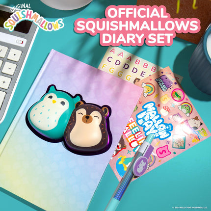 SQUISHMALLOWS Original Set de Diario Blando, Incluye Diario de 5 x 7, 60 Hojas, Pegatinas Kawaii, Bolígrafo, Divertido Kit de Diario y Cuaderno de Dibujo para Niños, Útiles Escolares, Diario para Niñas