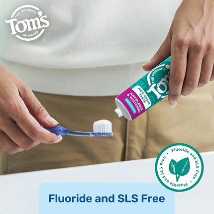 Tom's of Maine Natural Fluoride-Free Antiplaque & Whitening Toothpaste, Fennel 5.50 oz ( Pack of 2)