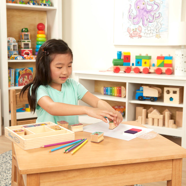 Set de sellos de madera de las Princesas Disney de Melissa & Doug: 9 sellos, 5 lápices de colores y almohadilla de tinta de 2 colores. Para colorear, sellos con tinta lavable, para niños de 4 años en adelante.
