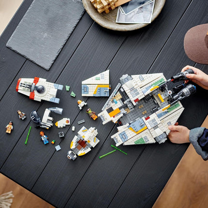 LEGO Star Wars Le vaisseau spatial Le Ghost et Phantom II d’Ahsoka – Jouet de construction Star Wars pour enfants, garçons et filles, à partir de 10 ans – Cadeaux d’anniversaire – 5 figurines – 75357