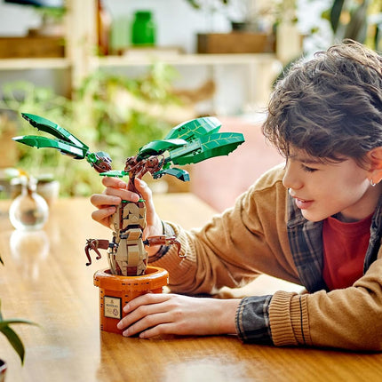 LEGO Harry Potter Mandrake Set, Kids' Magical Artifical Plant Toy with Vase, Wizarding World Treat for 10 Plus Year Old Girls, Boys & Fans, Creative Bedroom Decoration or Desk Accessory 76433