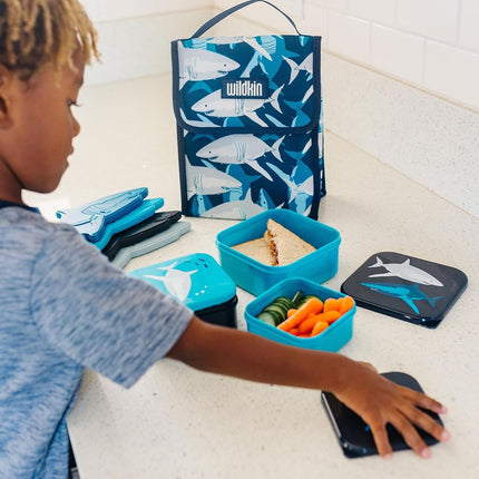Wildkin Bolsas de hielo para niños (paquete de 4) para niños y niñas, perfectas para guardería y preescolar, delgadas y reutilizables, mantienen los almuerzos frescos y fríos para la escuela y viajes, bolsas de hielo portátiles para niños (Tiburón)
