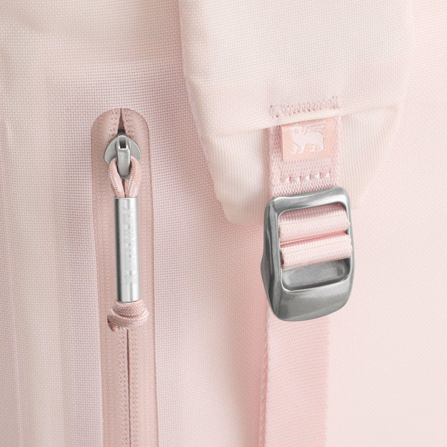 Sac à dos isotherme souple Stanley All Day Madeleine Midi 14,8 litres | Glacière 20 canettes avec poignée et bandoulières | Garde au froid pendant une journée | Sac de voyage isotherme avec fermeture éclair | Sans BPA | Quartz Rose