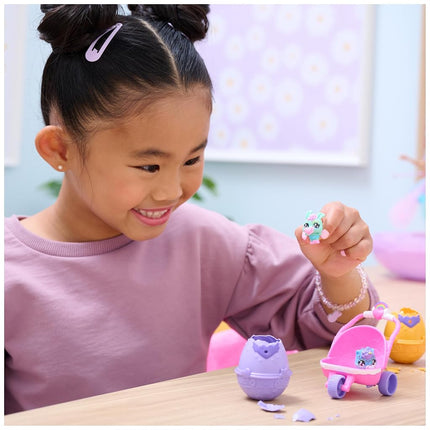 HATCHIMALS Alive, Hatch N’ Stroll Playset with Pushchair Toy and 2 Mini Figures in Self-Hatching Eggs, Kids’ Toys for Girls and Boys Aged 3 and up