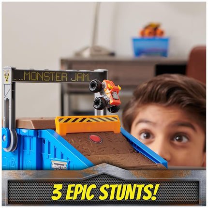 Monster Jam Mini Freestyle Flip Arena Playset and Storage with 2 Mini Trucks, Kids Toys for Boys and Girls Ages 3 and up