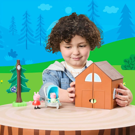 Peppa Pig Peppa's Travels: Cabin Adventure Playset with Fold-Up House and 2 Figures