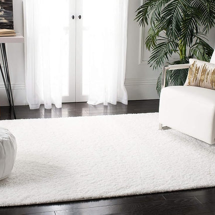 Safavieh Shaggy Indoor Woven Rectangle Area Rug, August Shag Collection, AUG900, in White, 91 X 152 cm for Living Room, Bedroom or Any Indoor Space