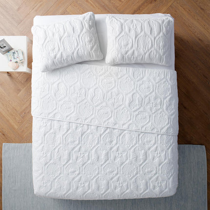 VCNY Home 3-Piece King Quilt Set – Lightweight Embossed Microfiber Bedding with Coastal Sea Life Pattern and Matching Shams, Soft Fade-Resistant Beach Style Decor, Shore White