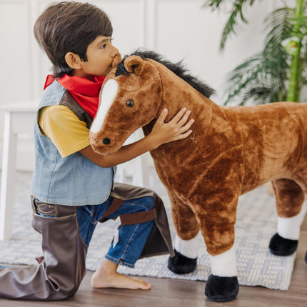 Melissa & Doug Set de disfraz de vaquero (5 piezas) - Incluye chaparreras de imitación de cuero - Disfraz de vaquero para juegos de rol con chaleco para niños y niñas