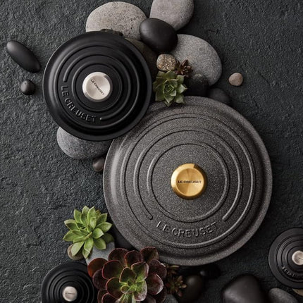 Cocotte en fonte émaillée Le Creuset avec bouton en acier inoxydable, 0,3 L, Noir Mat
