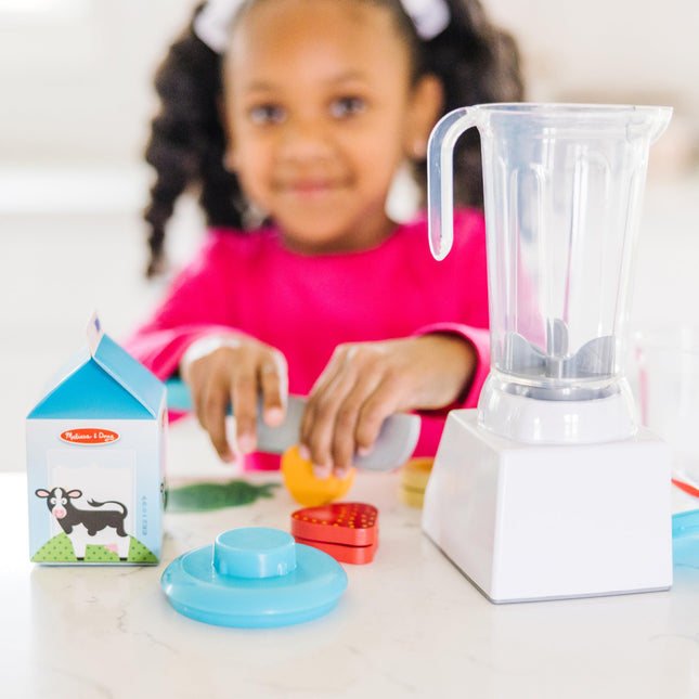 Melissa & Doug Smoothie Maker Blender Set � 22-Piece Wooden Pretend Play Kit with Fruits, Vegetables & Blender � Interactive Kitchen Toy for Kids Age 3 Plus
