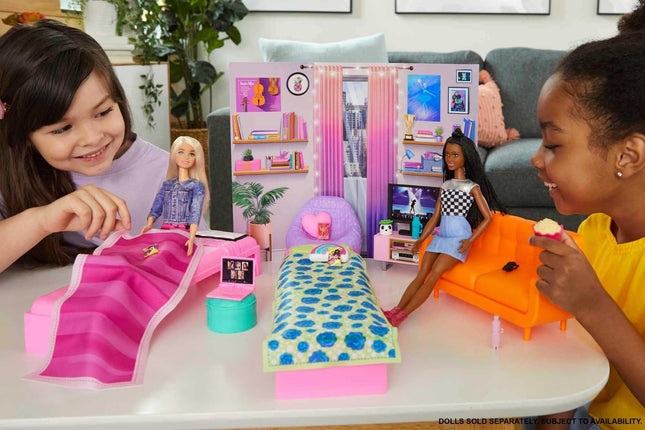 Barbie HDY77 - Coffret Mobilier « Une scène pour de grands rêves » avec 2 lits, un canapé, un pouf, des meubles de chambre, des éléments de décoration et des accessoires, cadeau pour les enfants de 3 à 7 ans