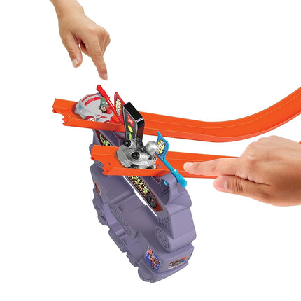 Hot Wheels RacerVerse, Grogu s Great Race Track set, Star Wars Track Set with Die-Cast Hot Wheels Racers Inspired by Star Wars: Grogu and The Mandolorian, HPL32