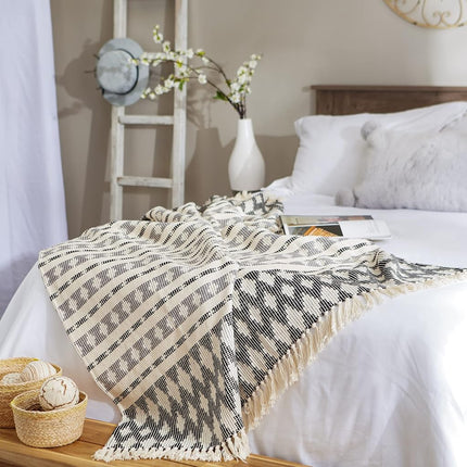 Jeté de lit DII Classic Colby en coton à rayures avec franges, 127 x 152 cm, noir et gris
