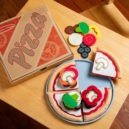 Melissa & Doug Juego de comida de fieltro de pizza para mezclar y combinar - Juego de pizza de fieltro de 42 piezas para la cocina de los niños, juguete de simulación para niños pequeños y niños de 2 años en adelante
