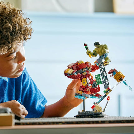LEGO® ǀ Marvel Epic Battle: Hulkbuster vs.The Hulk 76343 Super Hero Building Toy for Boys and Girls Aged 9+ - Play-and-Display Set with 2 Minifigures and Hulkbuster Armour- Kids’ Birthday Treat Idea