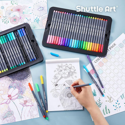 Shuttle Art 100 Fineliners, 0.4 mm Fine Tip Fiber Pen Set with 100 Colours, 8 Templates, 2 Adult Colouring Books, Ideal for Bullet Journal