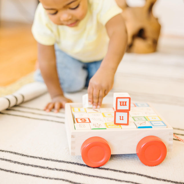 Melissa & Doug Carrito clásico de bloques de madera ABC (juguete educativo con 30 bloques de madera maciza)
