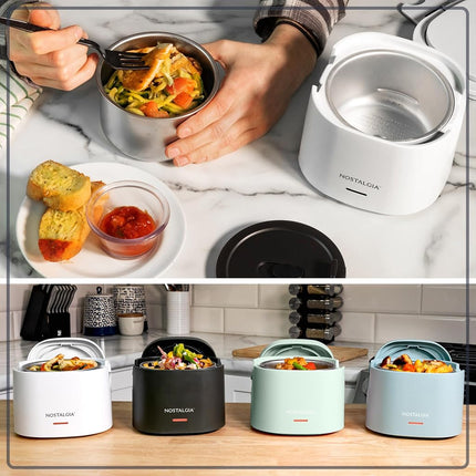 Lunch Box Chauffante Électrique Portable Nostalgia 20 oz – Taille Voyage 2,5 Tasses pour Soupe, Chili et Restes – Couvercle Hermétique en Silicone Anti-Fuite, Poignée de Transport Pliable, Cordon Amovible – Blanc