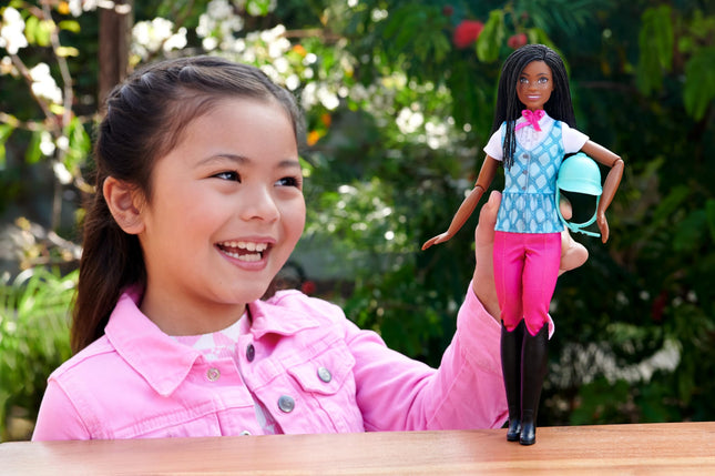 Barbie Mysteries: Beach Detectives Brooklyn Doll