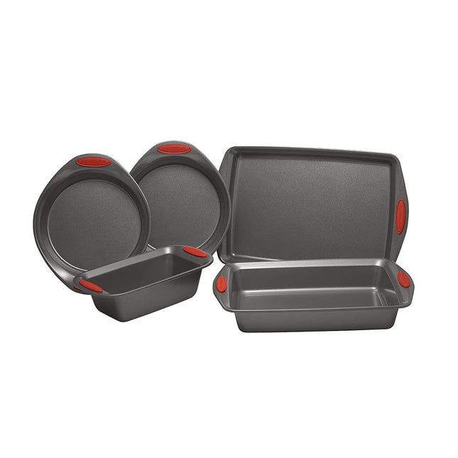 Rachael Ray - Juego de moldes para hornear antiadherentes con asas, incluye molde antiadherente para pan, molde para hornear, moldes para pasteles y bandeja para galletas/bandeja para hornear, 5 piezas, gris con asas rojas