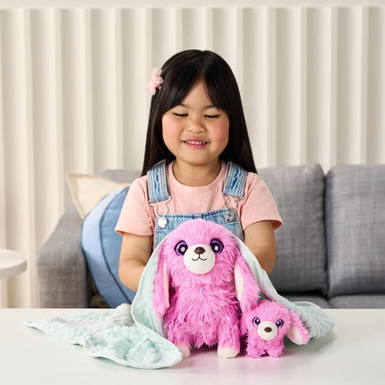 ScruffaLuvs Mom & Baby Scruffs - Dachshund - Plush Toys, Wash to Reveal a Dachshund Family, 1 in 10 chance to find twins. 4 Accessories & 25cm Deluxe Pet Carrier, Nurture, Care & Play, Gift for Kids