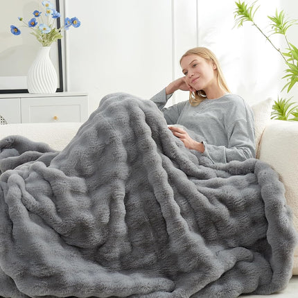 Cozy Bliss Faux Fur Throw Blanket for Couch, Bubble Plush Blanket Twin Size, Fuzzy Soft & Thick Blanket for Bed Sofa Living Room, 152.4 x 203.2cm Grey