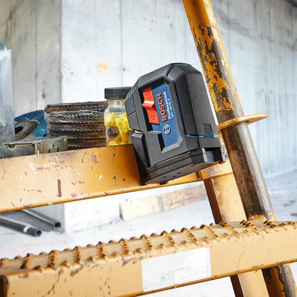 BOSCH GPL100-30G Green-Beam Self-Leveling Alignment Laser, Includes 2 AA Batteries, Built-in Multipurpose Mount, & Hard Carrying Case