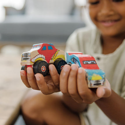 Melissa & Doug Kit de manualidades de madera "Decora tu propio" - Coche de carreras y camión monstruo