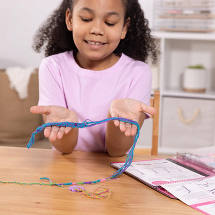 Set de Actividades de Manualidades de Pulseras de la Amistad "On-the-Go" de Melissa & Doug (Crea más de 10 Pulseras)