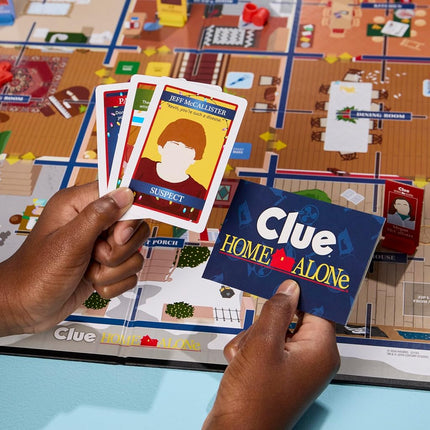 Hasbro Gaming CLUE Home Alone