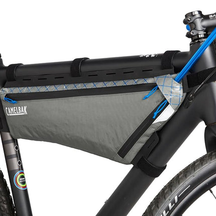 CamelBak M.U.L.E. Bikepacking Mochila de cuadro triangular impermeable - Incluye depósito de hidratación Quickstow de 2 L, grande