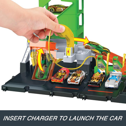 Hot Wheels Let's Race Netflix - City Super Recharge Fuel Station Playset with EV Chargers and 1:64 Scale Toy Car, HTN79