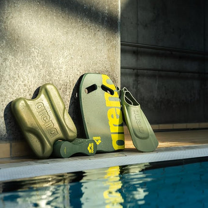 Arena Unisex Adult Comfortable Lightweight Swim Training Fins for Men and Women Silicone Short Blade Flippers Open Heel Design, Black, 9.5-10.5