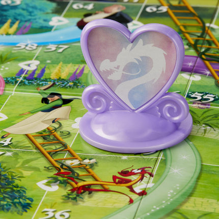 Hasbro Gaming Chutes and Ladders: Disney Princess Edition, juego de mesa para niños de 3 años en adelante, regalos de Pascua para niños y niñas, juego preescolar para 2 a 4 jugadores (exclusivo de Amazon)