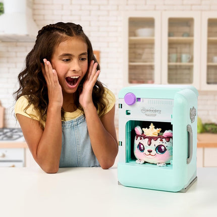 Cookeez Makery Freezy Cakez Mix & Decorate your plush best friend! Place your cake mix in the freeze And Be Amazed When A Scented, Shivering, Interactive Plush Friend comes out!